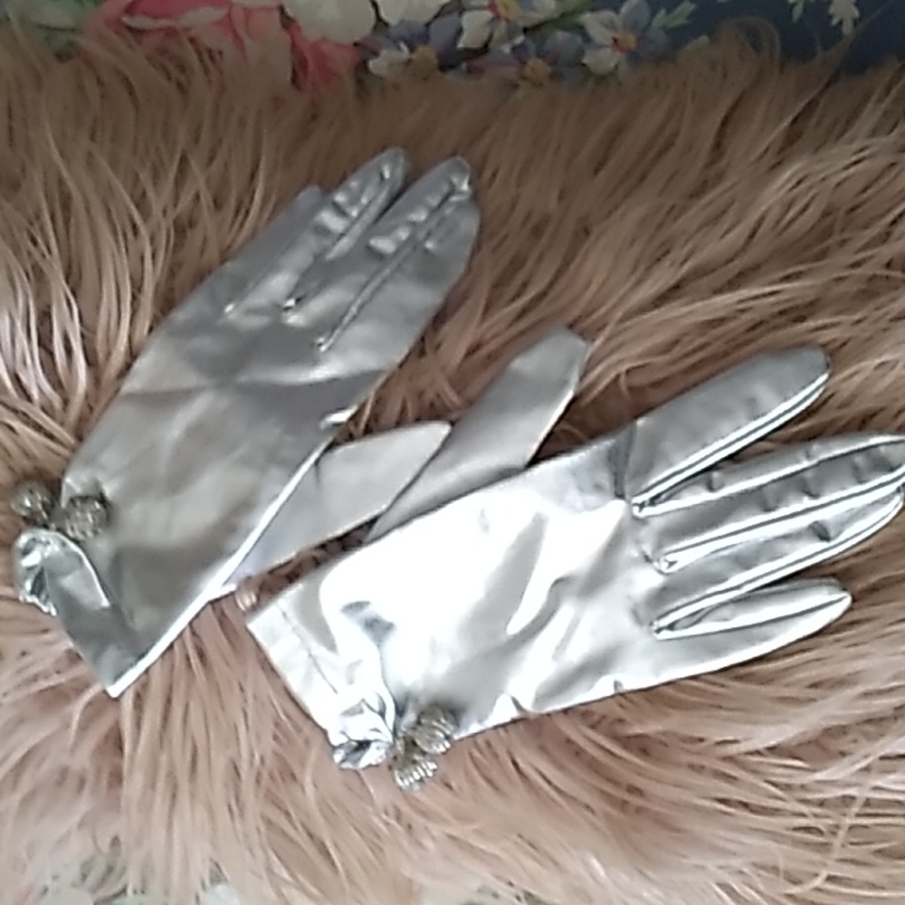 BEAUTIFUL VINTAGE GLOVES